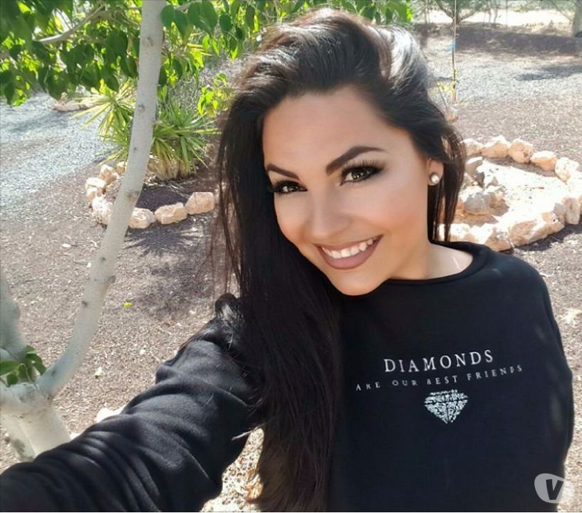Service unique proposer par une belle brune